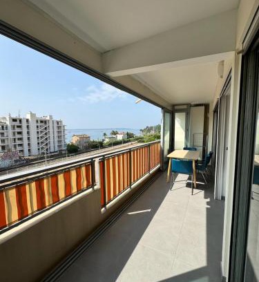 Golfe Juan Apartment | Superbe appartement vue mer garage privatif ferme