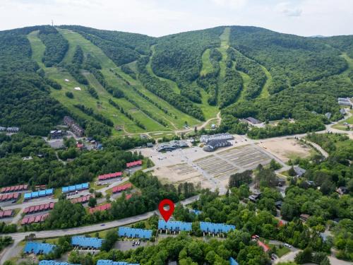 Stoneham Apartment | Superbe condo face aux pentes de ski Stoneham!