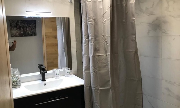 Saint-Andre Apartment | Superbe logement avec piscine chauffée et Jacuzzi