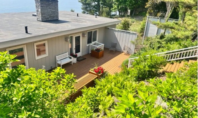 Spring Lake House | Superbly located beachfront house in Grand Haven! Just minutes from Downtown