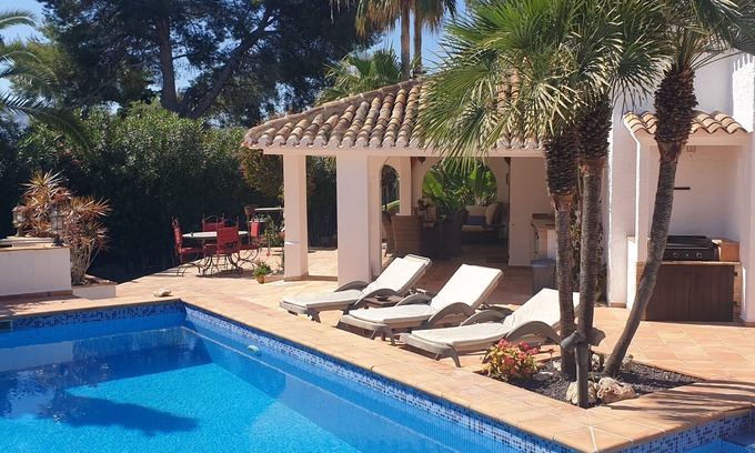 Arnella Villa | Superbly located Villa 4 mins walk to Moraira Center , Pla de Mar