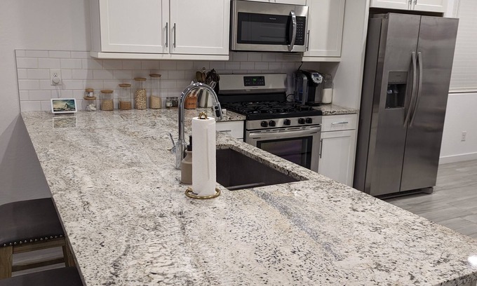 Glendale House | SuperBowl Vacation Home 1/4 mile from StateFarm Stadium