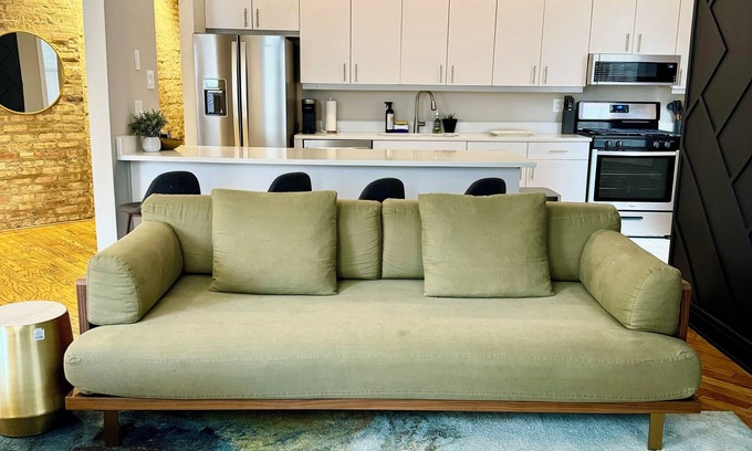 Uptown Condo | SuperHost Large Roommate style 2 Bedroom, 2 Bath, Patio, Sunroom, L Kitchen