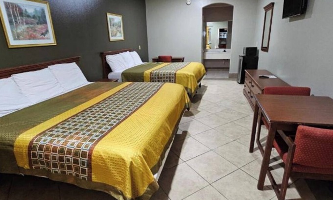 Edinburg Apartment | Superior King Room