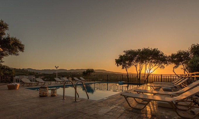 Planos Apartment | Superior Maisonette with private pool Bed and Breakfast