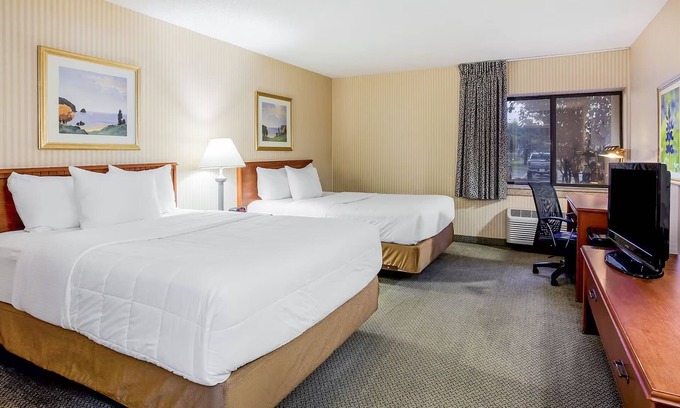 La Crosse Hotel | Superior Queen Room With Two Queen Beds Non-Smoking