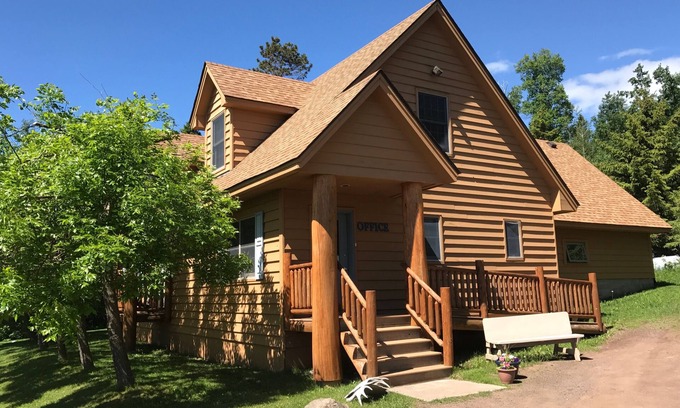 Schroeder Hotel | Superior Ridge Resort Motel