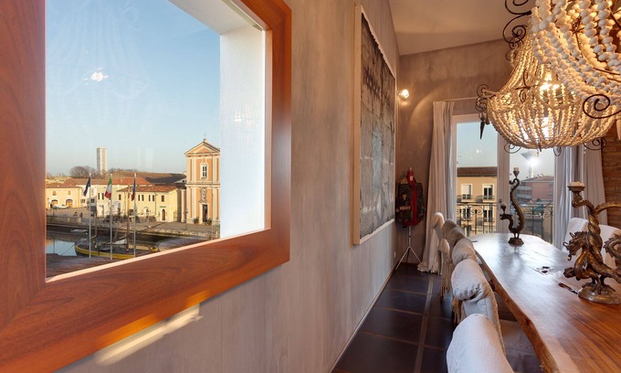 Cesenatico Bed & Breakfast | Superior room with balcony overlooking the canal port of Cesenatico