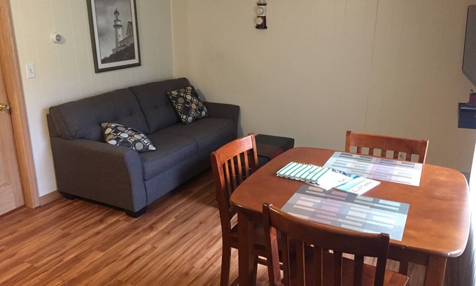 Marquette Apartment | Superior sail suite