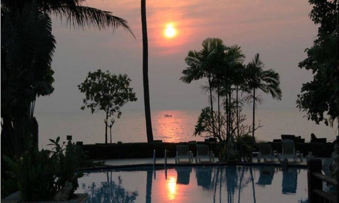 Ko Chang Resort | Superior Seaview Twin Bed near beach