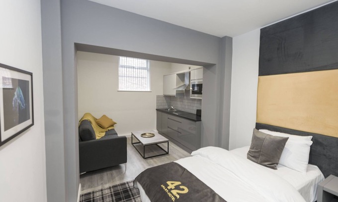 Scunthorpe Apartment | superior studio suite with en suite bathroom