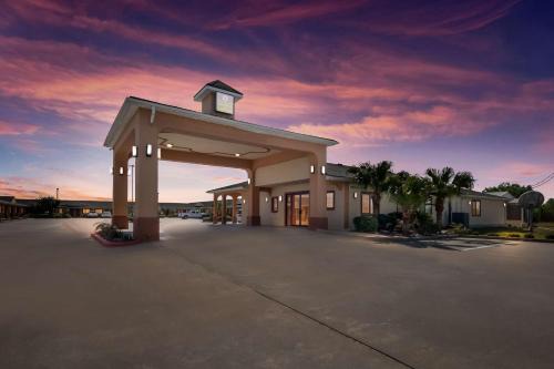 Falfurrias Hotel | SureStay Hotel by Best Western Falfurrias