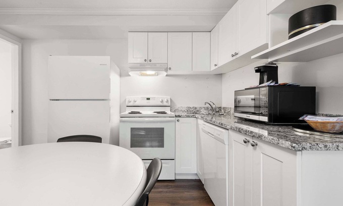 Rossland Hotel | SureStay Hotel by Best Western Rossland Red Mountain