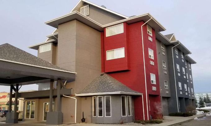 South Lethbridge Hotel | SureStay Plus Hotel by Best Western Lethbridge