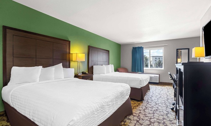 Bettendorf Hotel | SureStay Plus Hotel by Best Western Bettendorf