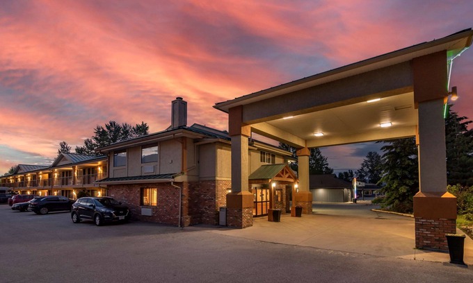 Salmon Arm Hotel | SureStay Plus Hotel By Best Western Salmon Arm