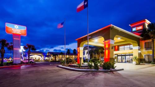 Alvin Hotel | SureStay Plus Hotel by Best Western Alvin