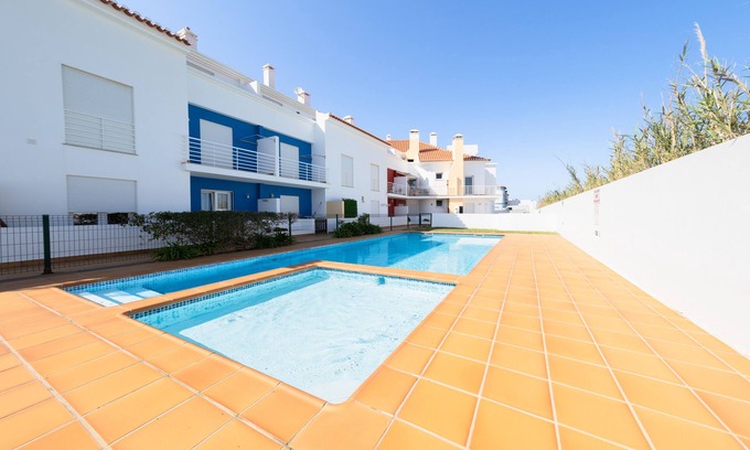 Ferrel Apartment | Surf Paradise Apartment Baleal Beach