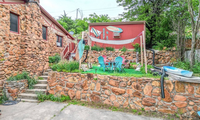Medicine Park Cottage | Surf Shack - Unique stay, Rusty little cabin with all the modern amenities!