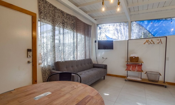 Olde Carlsbad Apartment | Surfers Pearl in quiet and Sunny Carlsbad. Close to Oceanside