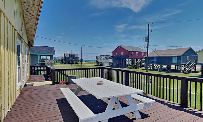 Surfside Beach House | Surfside Casa de Playa | Water Views