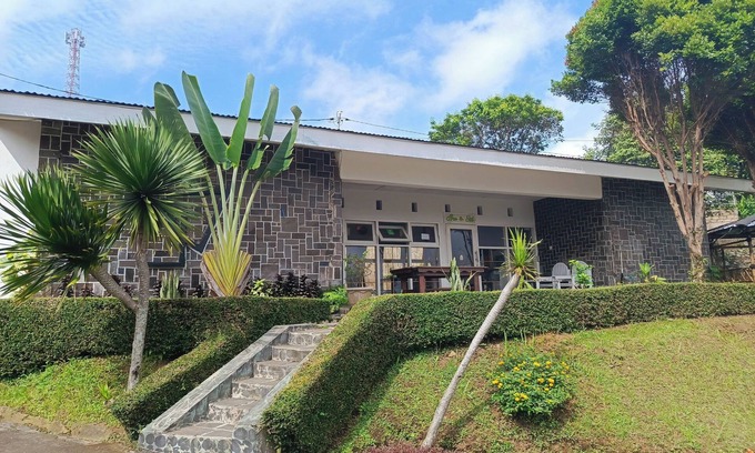 Cisarua Villa | Surga Family House