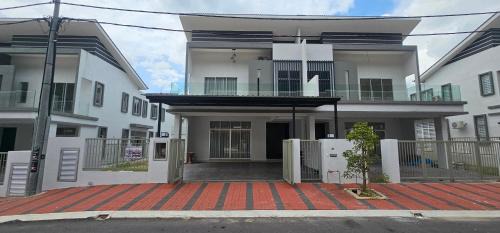 Larut House | Suria Aman Homestay Semi-D 5 Rooms 5 Bathrooms