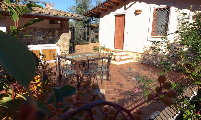 Spigno Saturnia House | Surrounded by greenery 10 minutes from the sea (Malva cottage)