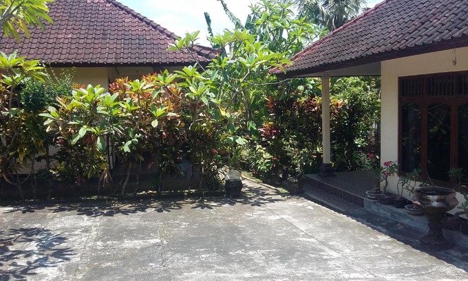 Suraberata Bed & Breakfast | Surya Homestay
