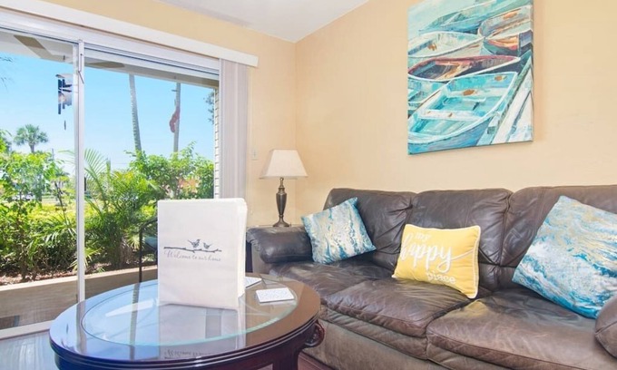 Ocean Side Village Apartment | Sussy · Ground Floor Condo · 0.5 mi to Beach