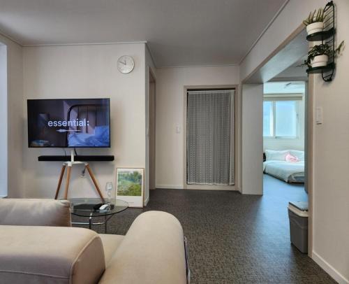 Paldal-gu Apartment | Suwon Haenggung, Banghwa Waterway, Flying Suwon, Workation , Jane House, September Event