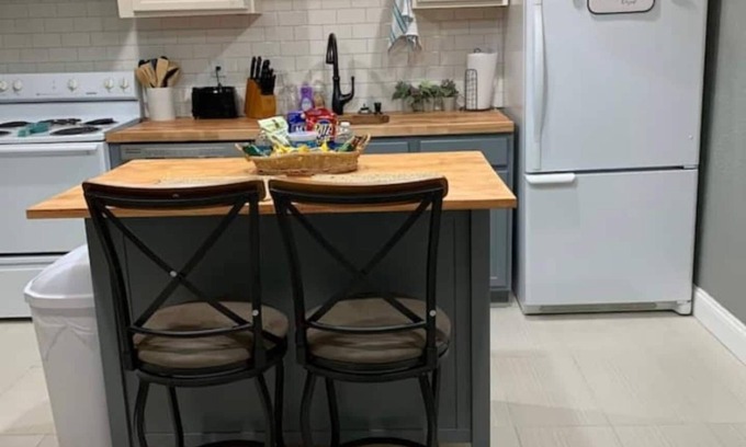 Ponca City House | Suzanne's Cheerful 2 Bedroom in Ponca City WiFi