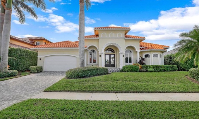 Marco Island House | SW exposure home on wide canal with pool and spa