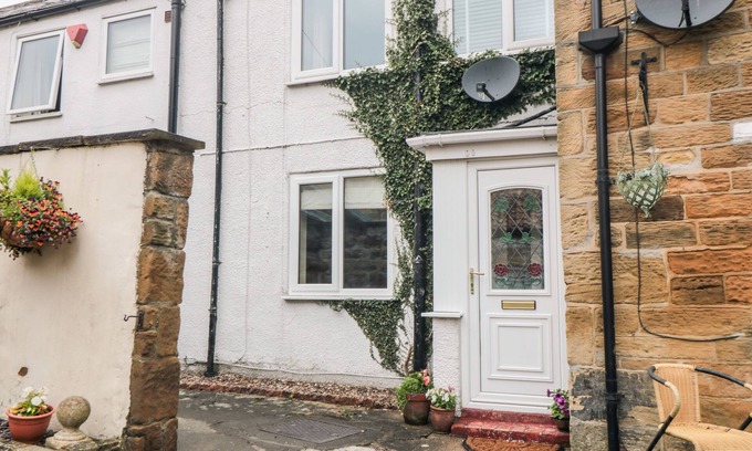 Swainby Cottage | SWAINBY COTTAGE, pet friendly, character holiday cottage in Swainby
