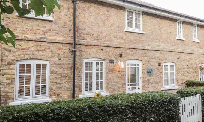 Herne Bay House | Swallow Cottage