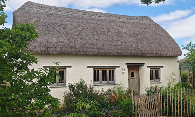 Truro Cottage | SWALLOWS’ COTTAGE, pet friendly, character holiday cottage in Truro