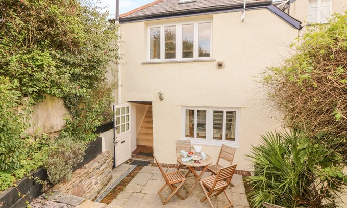 Burgh Island Cottage | SWALLOWS LOFT, country holiday cottage, with open fire in Bigbury