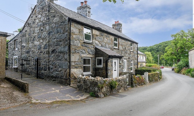 Rowen Cottage | Swan Cottage - One Bedroom Cottage, Sleeps 2