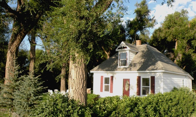Galeton Cottage | Swan Meadow Cottages Resort, A Private Victorian Style Cottage
