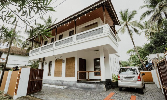 Kuzhuppilly Bed & Breakfast | Swasthigriha's Beach Homestay, Cherai