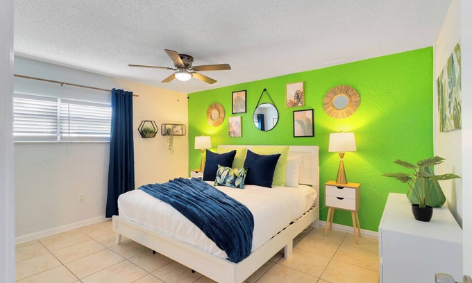 Indian Harbour Beach Apartment | Swaying Seaweed~ Walk to the beach, Pool, BBQ, Gym