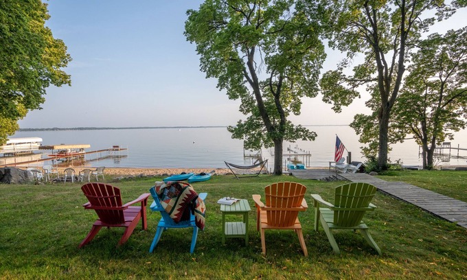 Spicer House | Swedish Stuga Lakeside on Green Lake