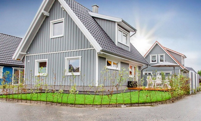 Haseluenne House | Swedish-style vacation home with sauna, bathtub, fireplace, garden