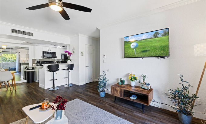 Paradise Valley Village Condo | Sweet 2nd Floor Condo in FANTASTIC location SUPER close to SOOOOO much!