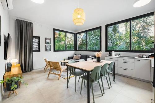 Ra'ananna Apartment | Sweet and rural home in Ra’anana