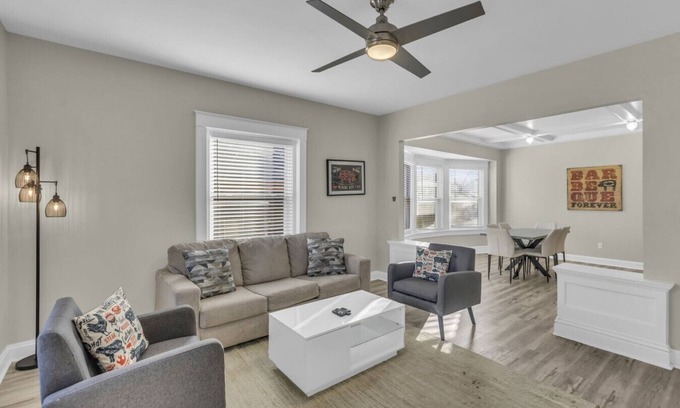 South Hyde Park Apartment | Sweet and Saucy Kansas City