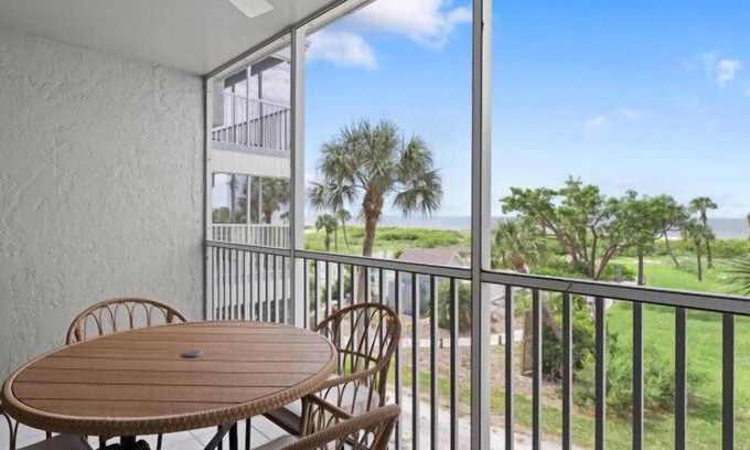Captiva Condo | Sweet BLou - Luxury Beach Front Condo