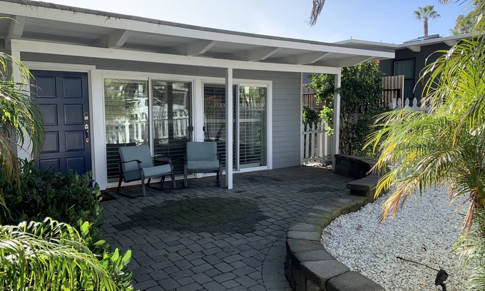 Roseville - Fleet Ridge House | Sweet cottage home close to beaches, airport and other attractions