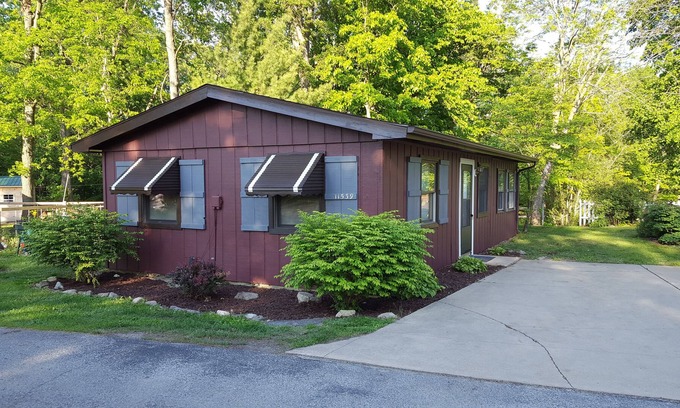 Monticello Cottage | Sweet Cottage in Private Family Resort with Beach, Pool and Lake Freeman Access