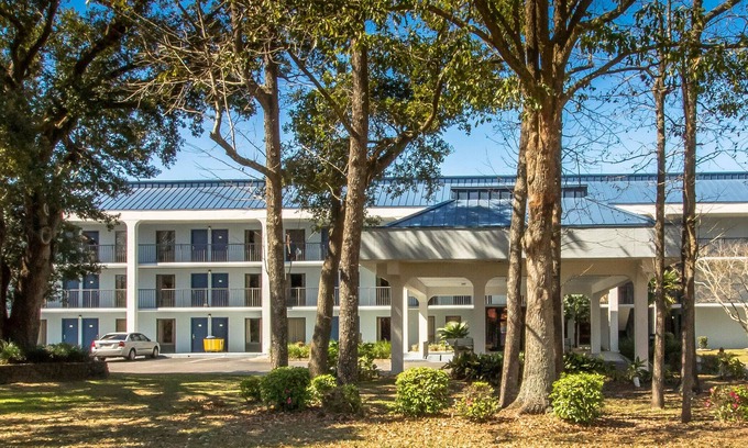 Ferry Pass Hotel | Sweet Dream Inn University Park